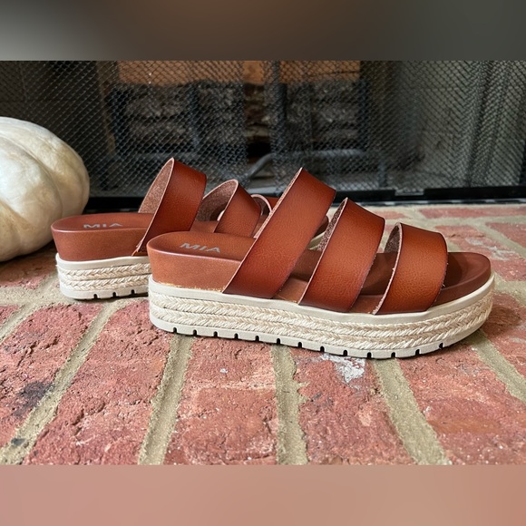 MIA Cognac Sandals, size 8 - Picture 6 of 8